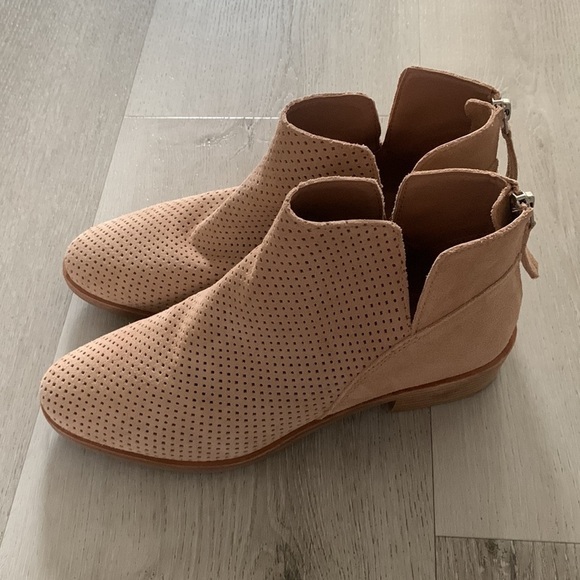 Dolce Vita laser cut booties back zipper size 8.5 camel tan suede leather - Picture 5 of 12